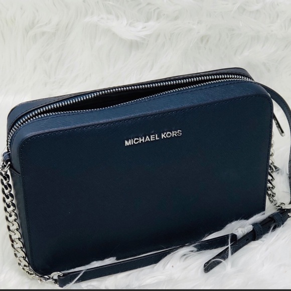 Michael Kors Handbags - 🔥MAKE AN OFFER!🔥